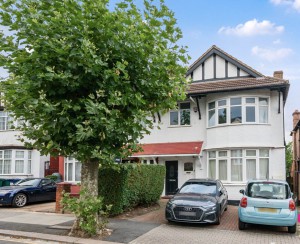 2 bedroom Flat to rent in London