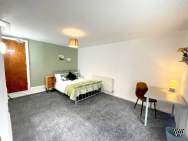 4 bedroom Terraced to rent in Bolton