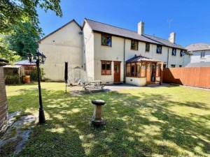 3 bedroom End of Terrace for sale in Buckfastleigh
