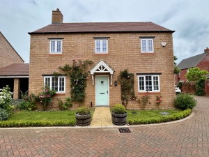 4 bedroom Detached to rent in Banbury