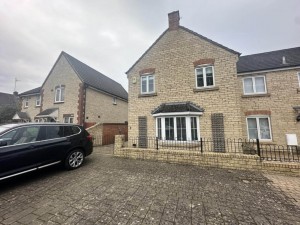 3 bedroom Semi Detached to rent in Bicester