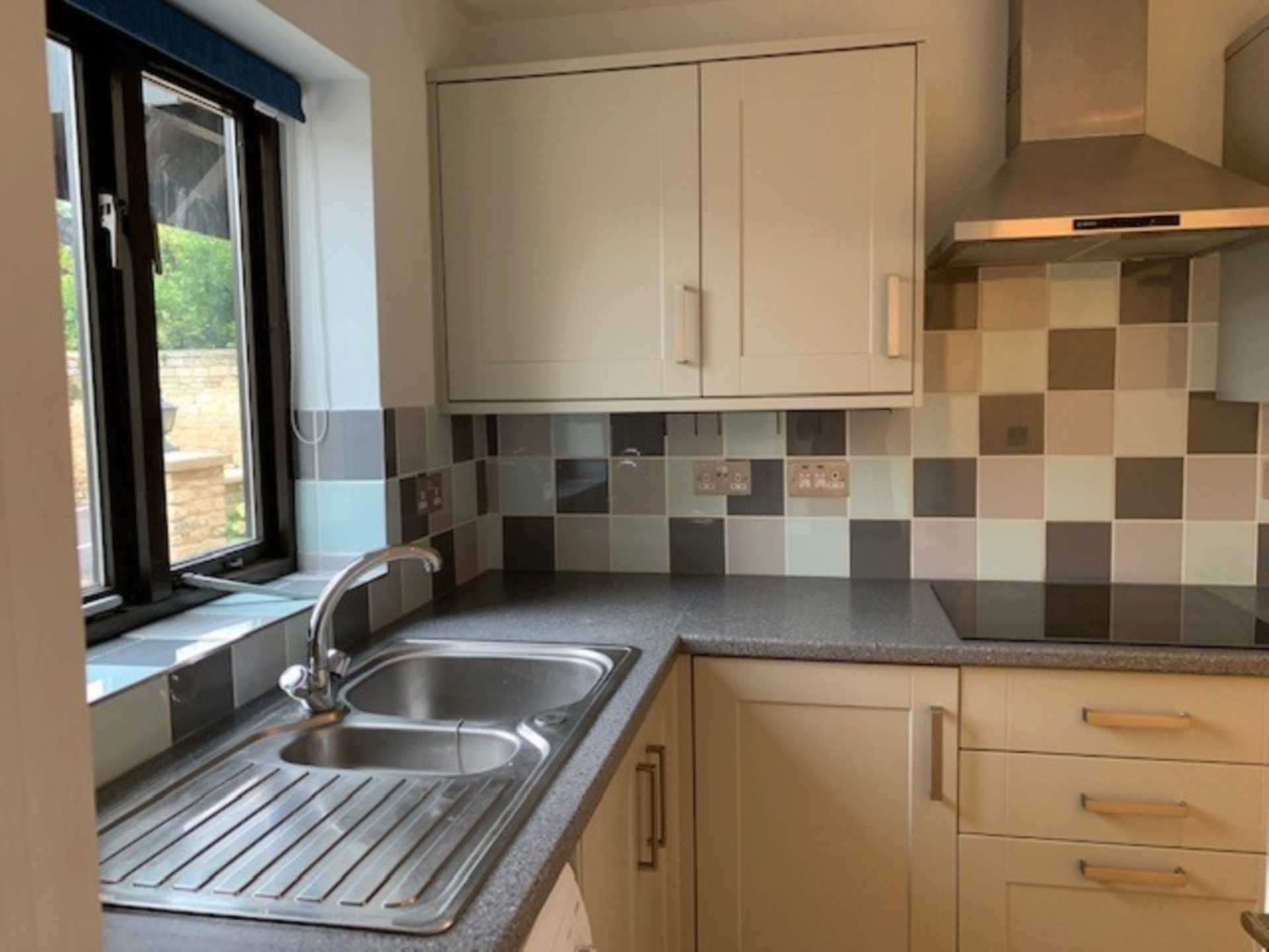 Additional Property Image 2 bedroom Flat to rent in Witney 3