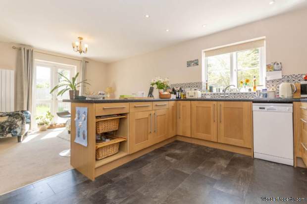 Additional Property Image 7 bedroom Detached for sale in Norwich 10