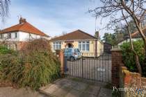 2 bedroom Detached Bungalow for sale in Norwich