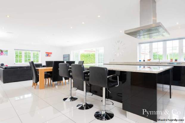 Additional Property Image 5 bedroom Chalet for sale in Norwich 2