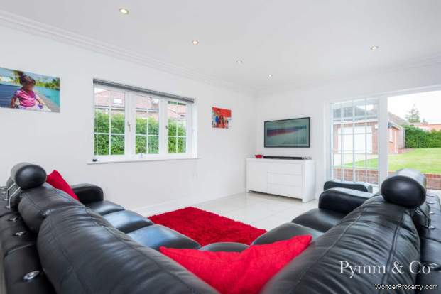 Additional Property Image 5 bedroom Chalet for sale in Norwich 4