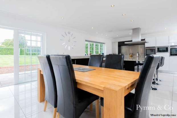 Additional Property Image 5 bedroom Chalet for sale in Norwich 5