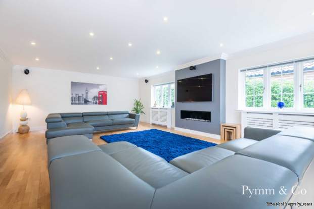 Additional Property Image 5 bedroom Chalet for sale in Norwich 7
