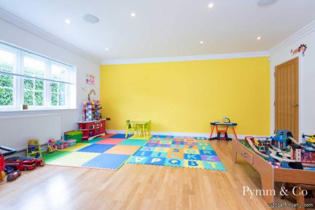 Additional Property Image 5 bedroom Chalet for sale in Norwich 9
