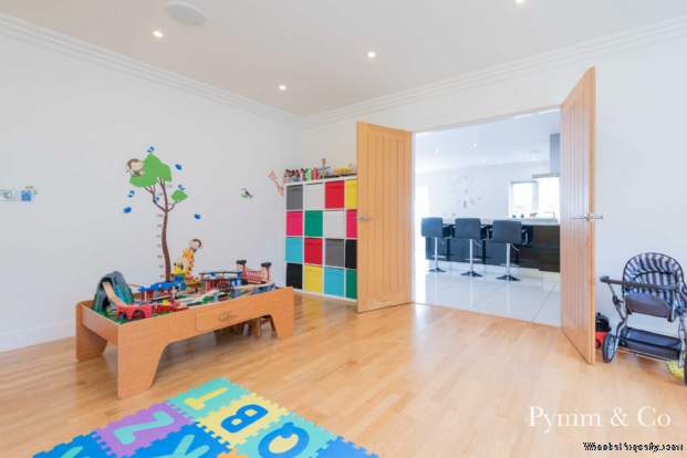 Additional Property Image 5 bedroom Chalet for sale in Norwich 10