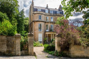 2 bedroom Apartment to rent in Bath