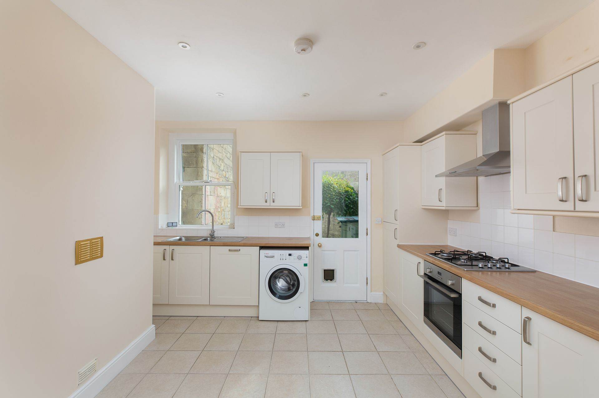 Additional Property Image 3 bedroom House to rent in Bath 4