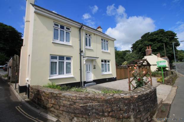 3 bedroom Detached for sale in Looe
