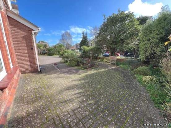 Additional Property Image 2 bedroom Apartment for sale in Paignton 8