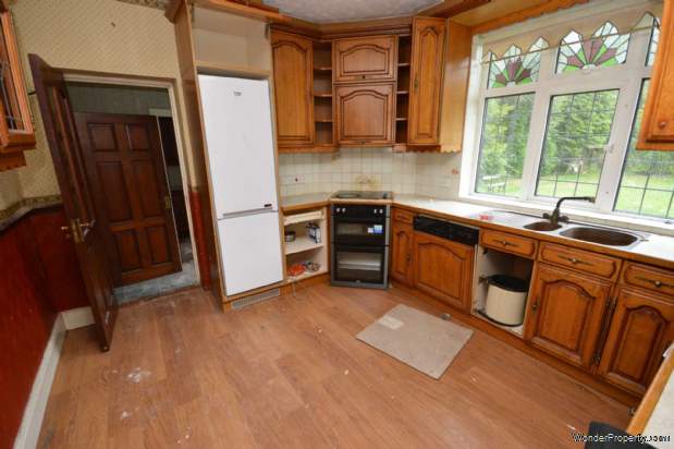 Additional Property Image 5 bedroom Detached for sale in Stockport 8