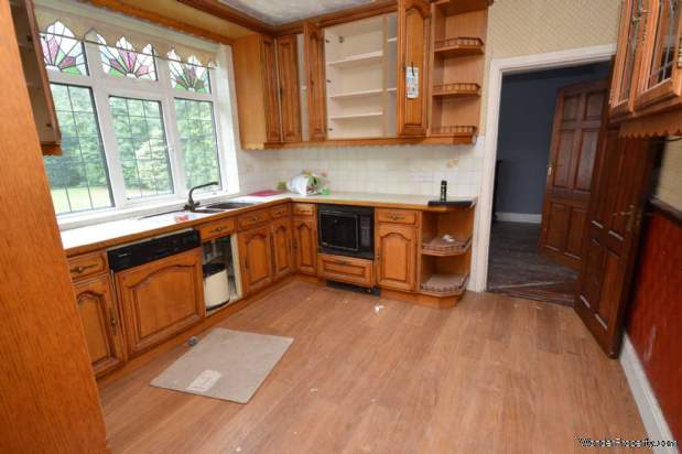 Additional Property Image 5 bedroom Detached for sale in Stockport 9