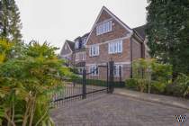 3 bedroom Apartment for sale in Stockport