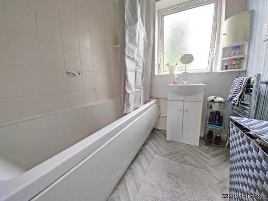 Additional Property Image 4 bedroom Link Detached House for sale in Cheadle 8