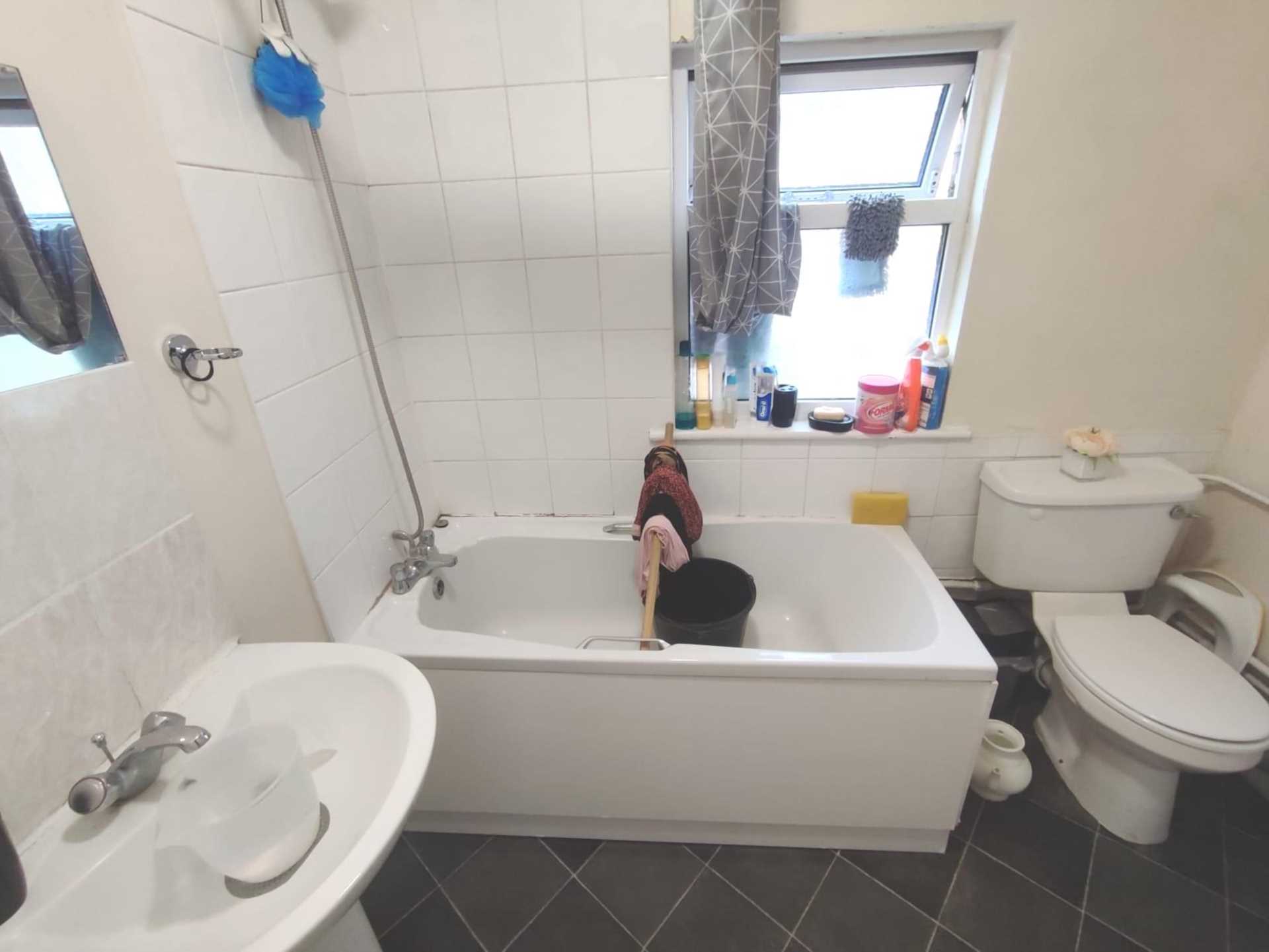 Additional Property Image 2 bedroom Flat for sale in London 6