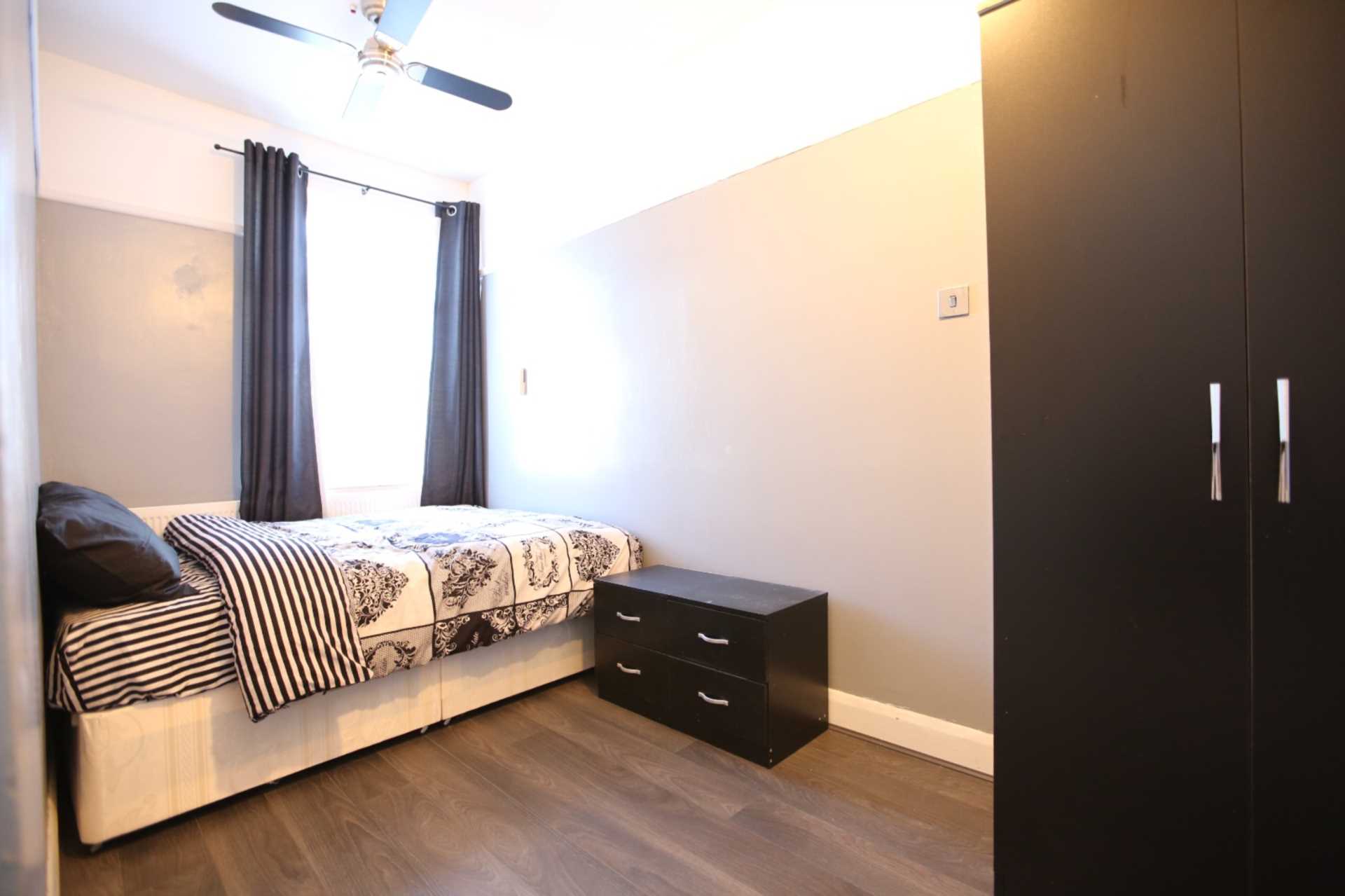 Additional Property Image 1 bedroom Studio to rent in Ilford 2