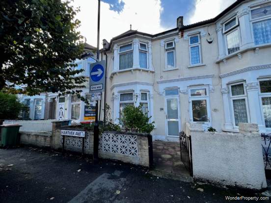 3 bedroom Terraced to rent in London