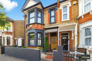 5 bedroom End of Terrace for sale in London