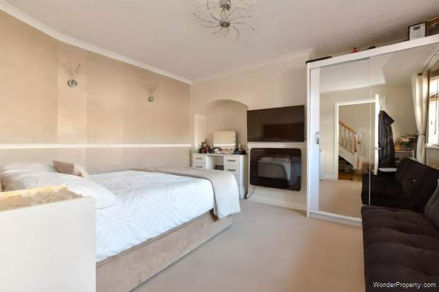 Additional Property Image 3 bedroom Semi Detached for sale in Dagenham 2