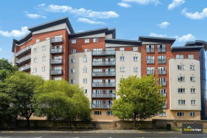 2 bedroom Flat for sale in Slough