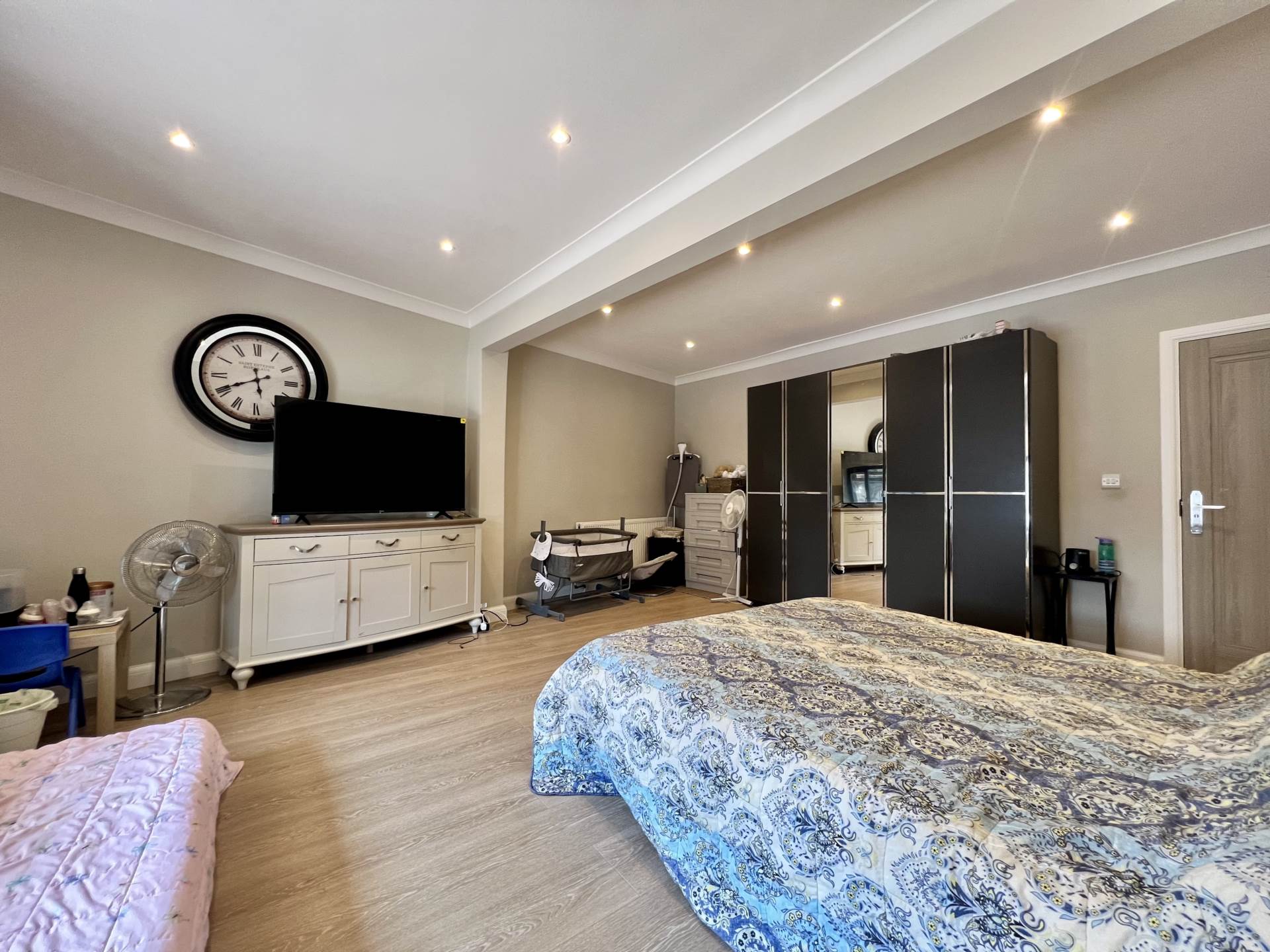 Additional Property Image 6 bedroom Detached to rent in Romford 2