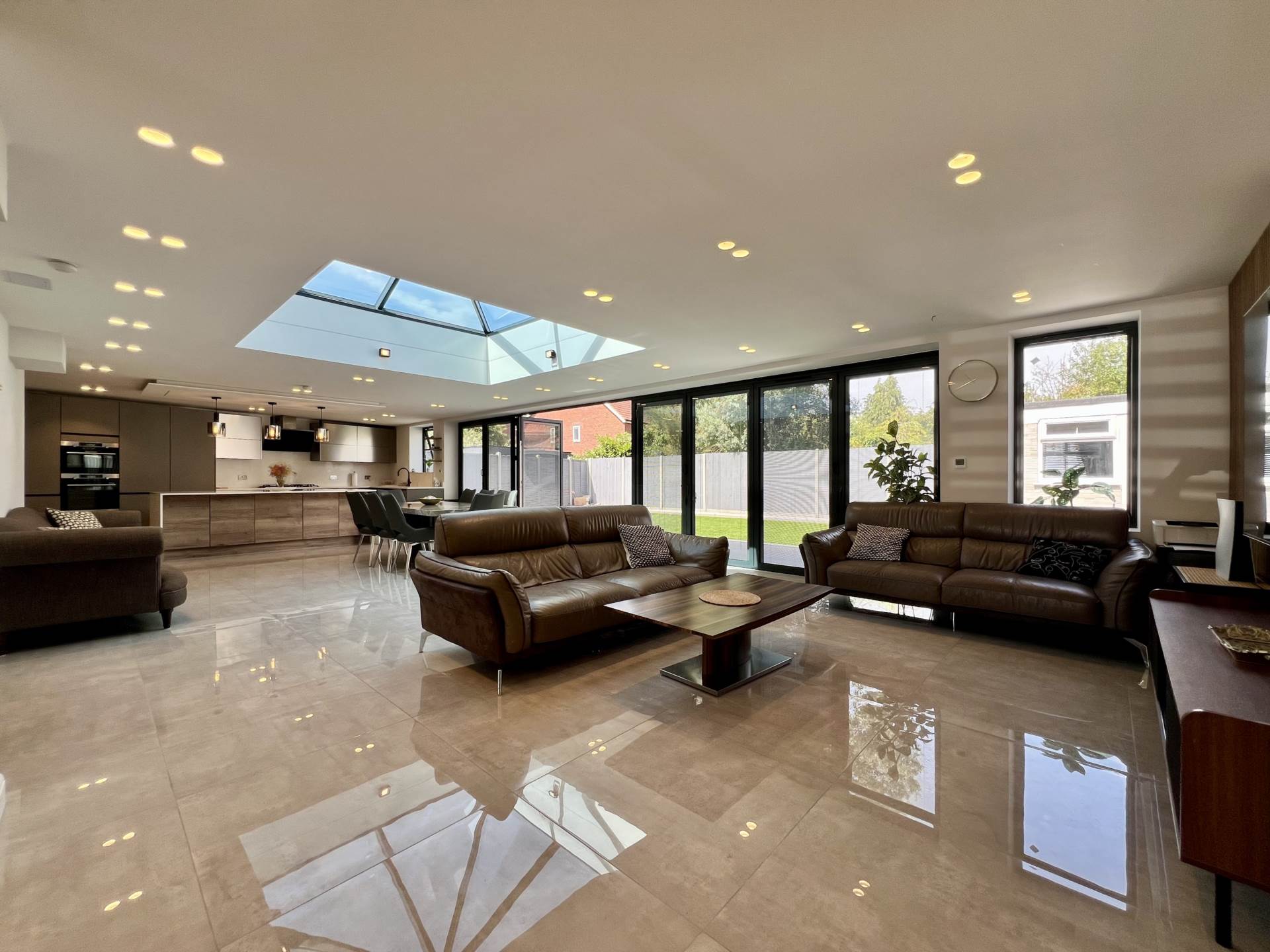 Additional Property Image 6 bedroom Detached to rent in Romford 3