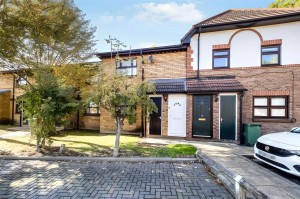 1 bedroom Maisonette for sale in London