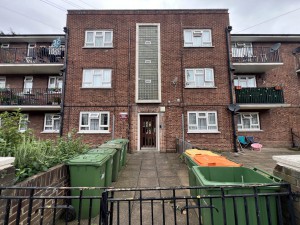 2 bedroom Flat for sale in London