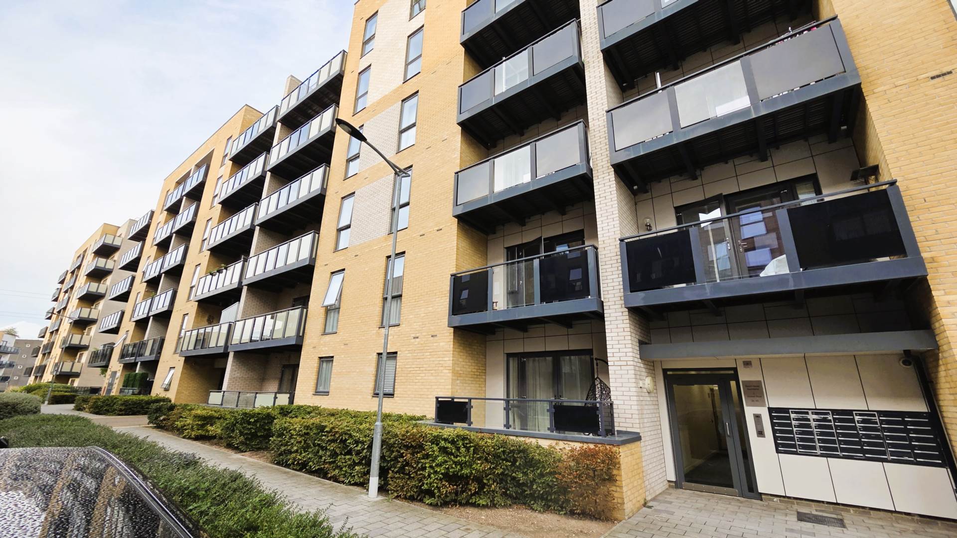 2 bedroom Apartment to rent in Barking