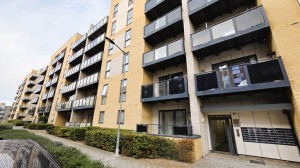 2 bedroom Apartment to rent in Barking