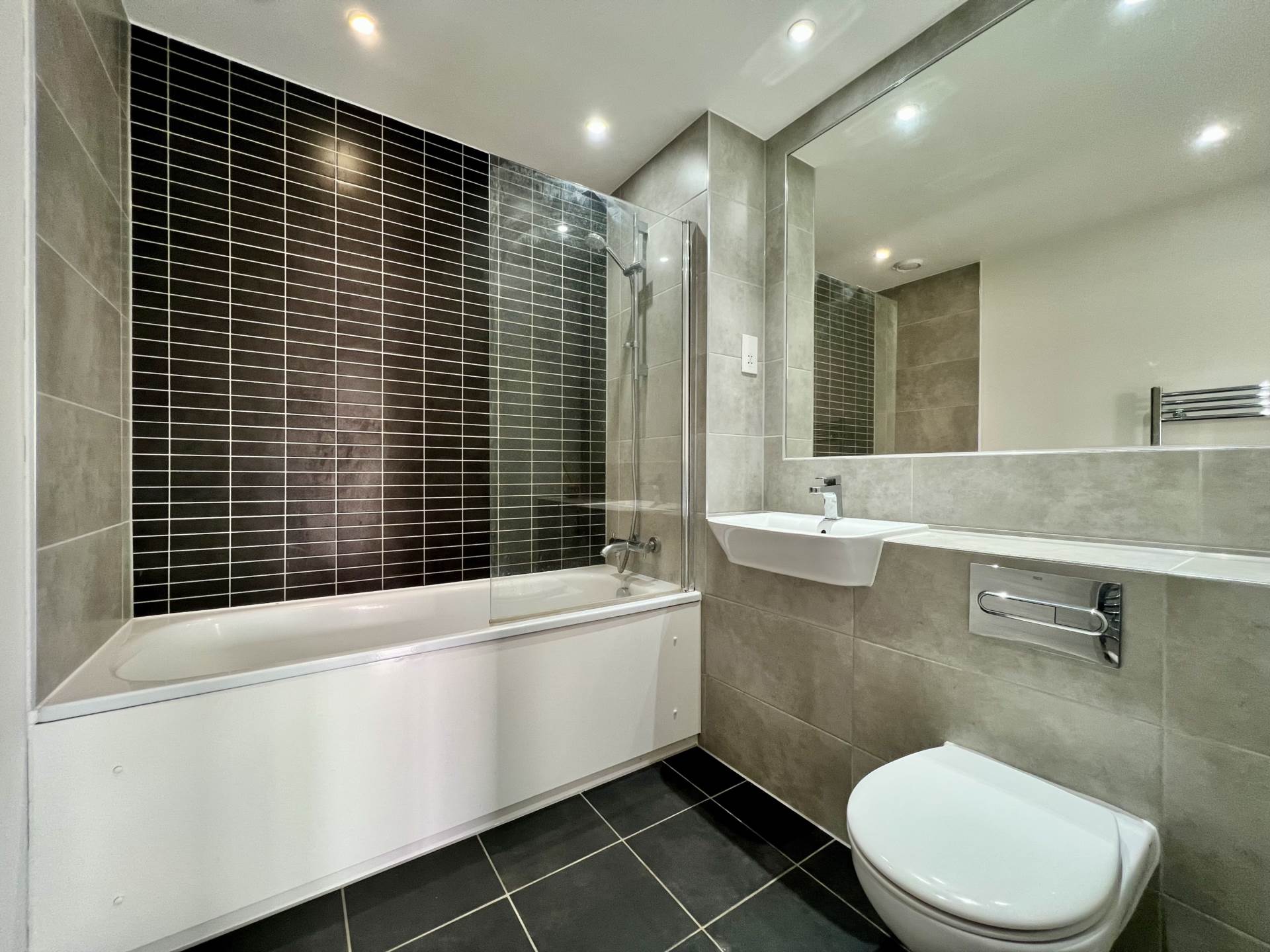 Additional Property Image 2 bedroom Flat for sale in London 8