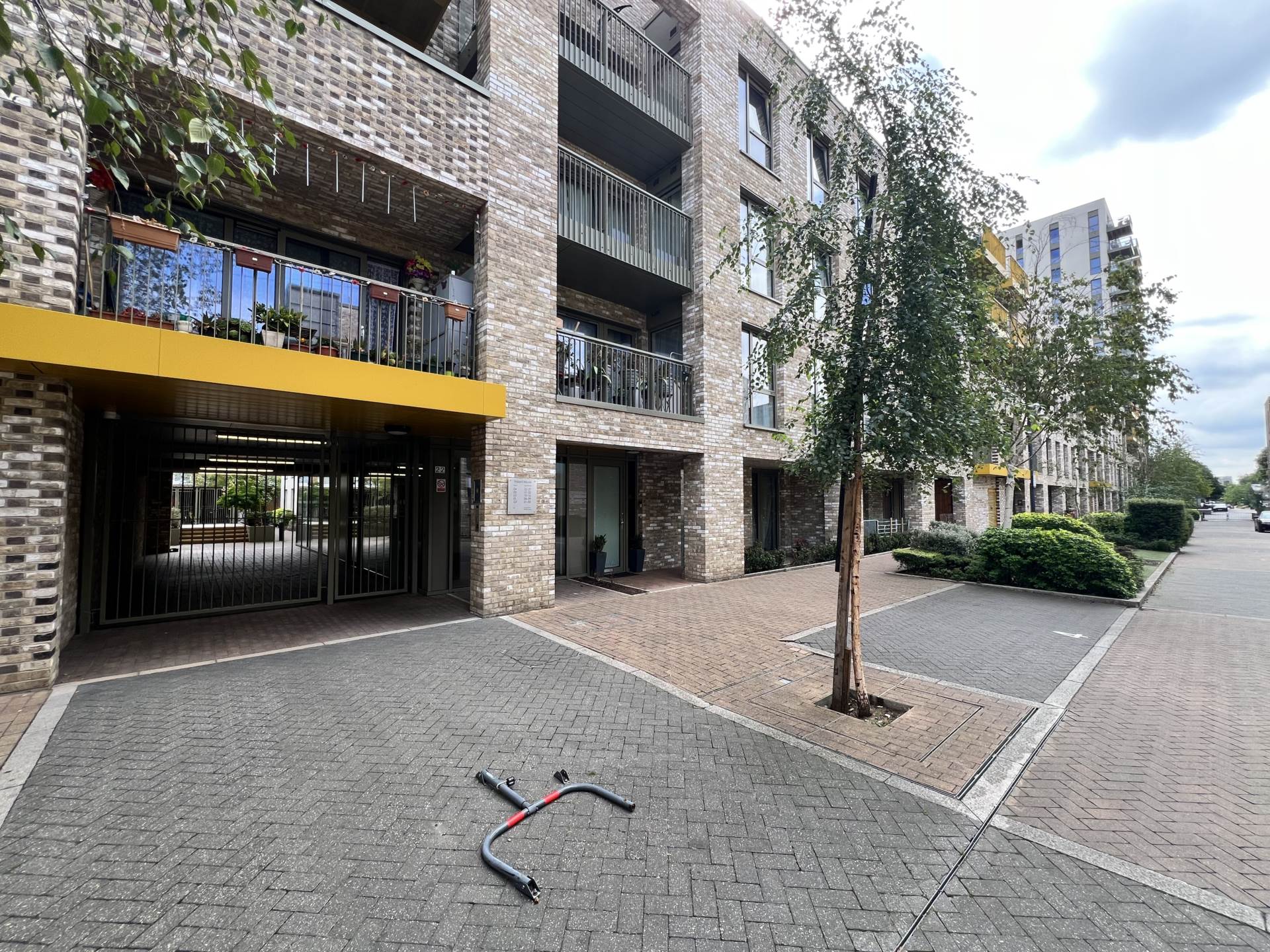 Additional Property Image 2 bedroom Flat for sale in London 15