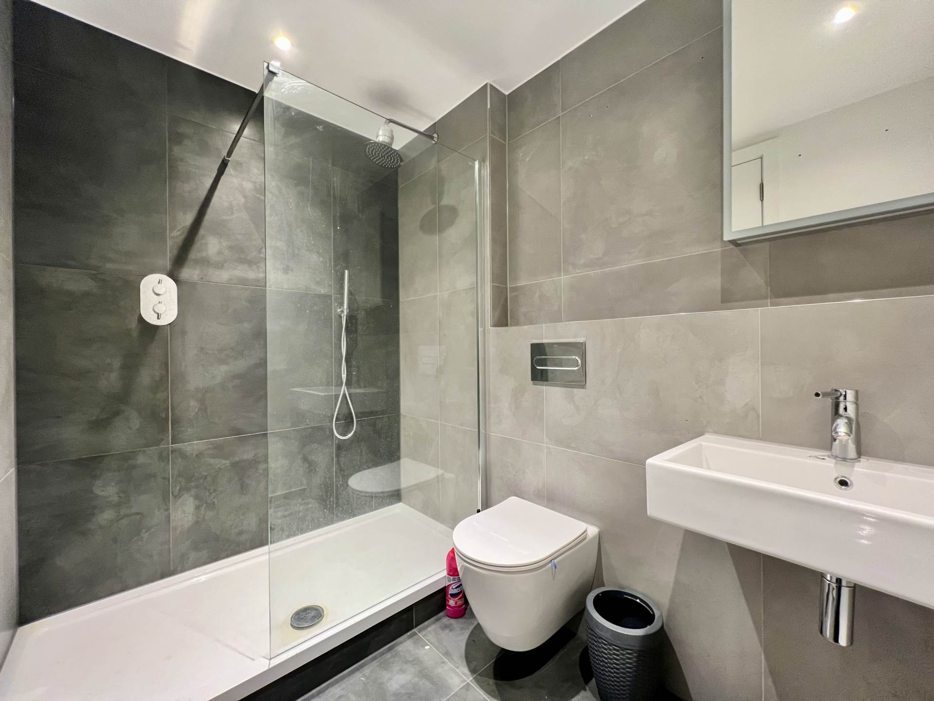 Additional Property Image 2 bedroom Flat for sale in London 13