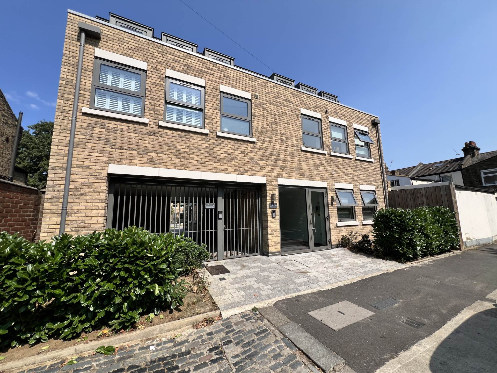 Additional Property Image 2 bedroom Flat for sale in London 15