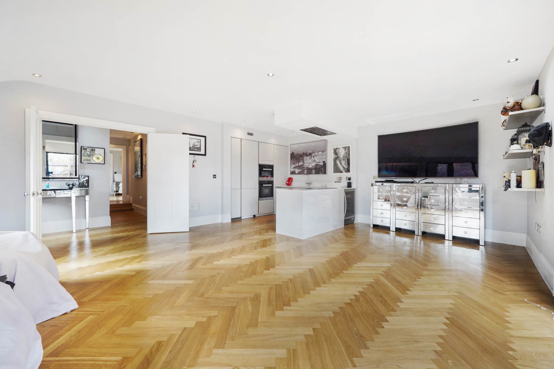 Additional Property Image 3 bedroom Detached for sale in Chigwell 4