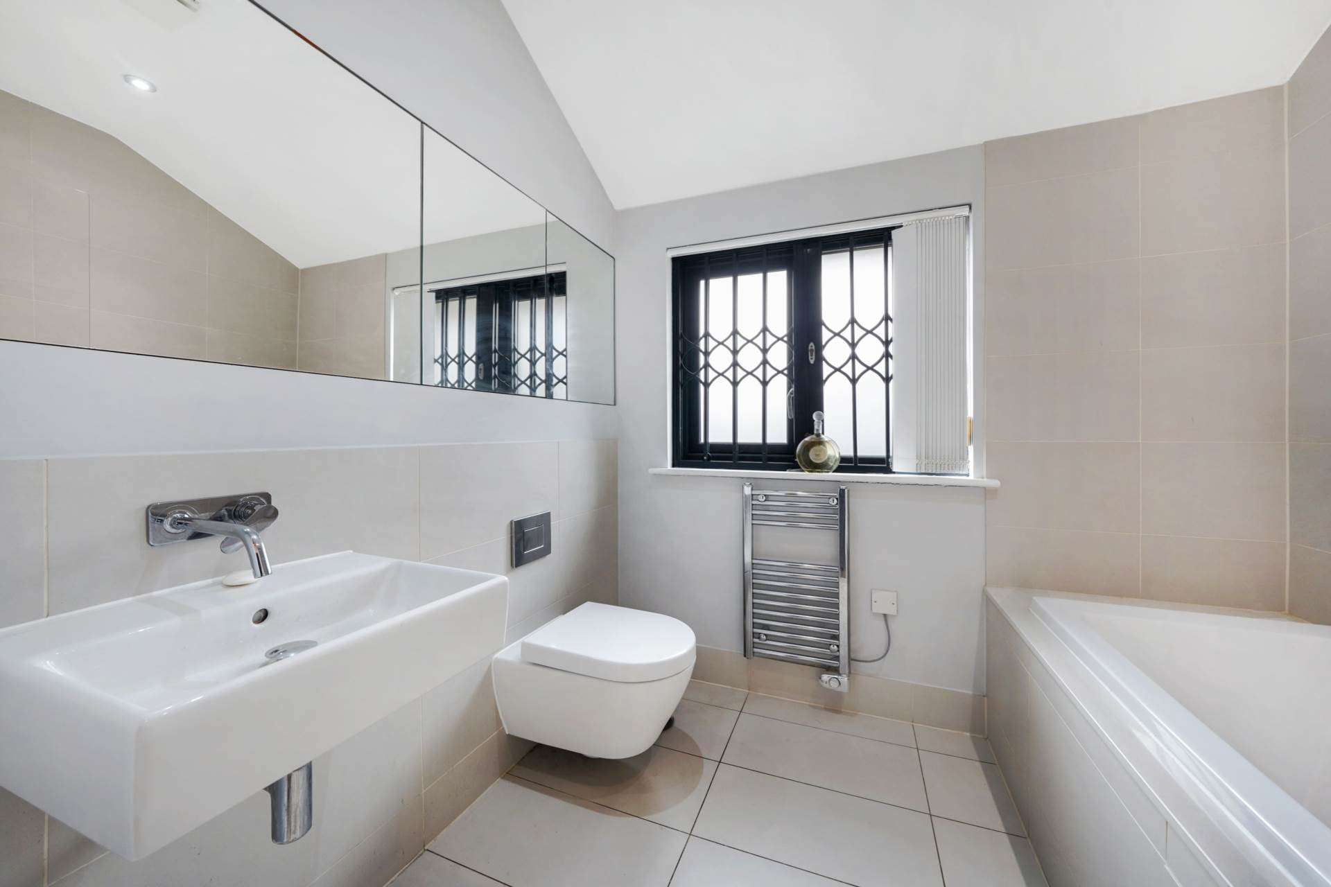 Additional Property Image 3 bedroom Detached for sale in Chigwell 8