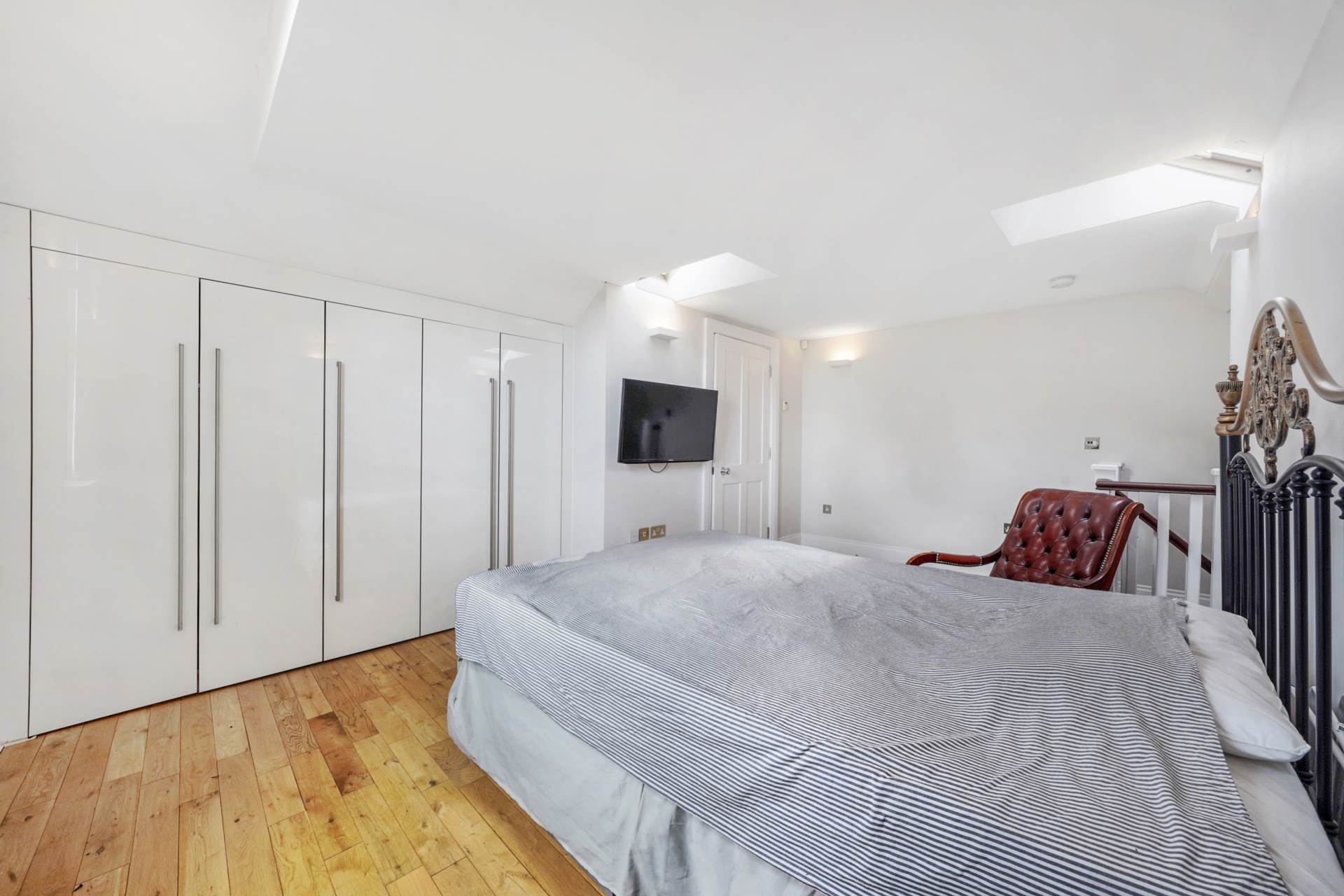 Additional Property Image 3 bedroom Detached for sale in Chigwell 12