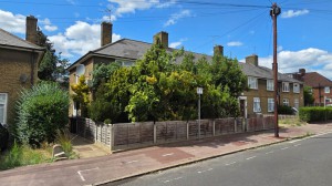 1 bedroom Flat to rent in Dagenham