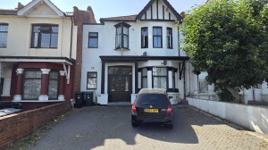 2 bedroom Flat to rent in Ilford