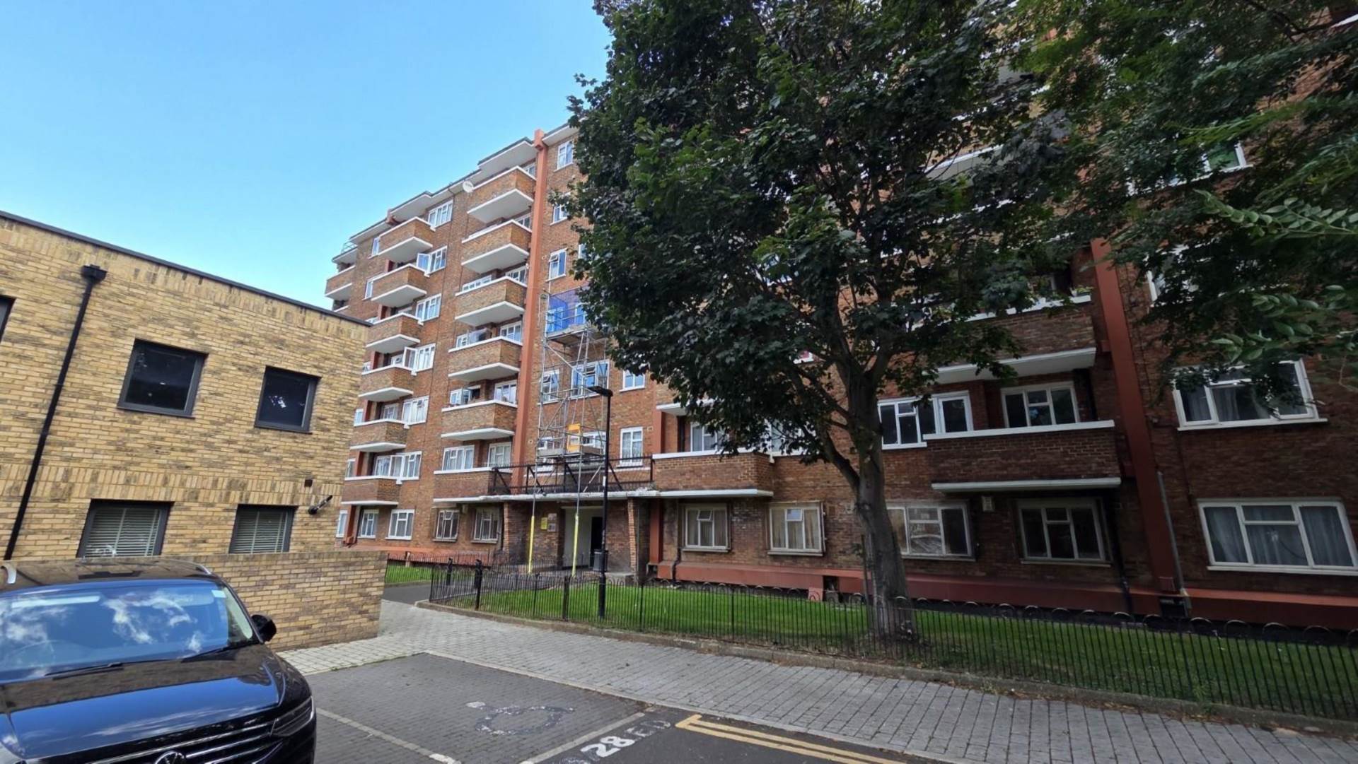 Additional Property Image 2 bedroom Flat for sale in London 8