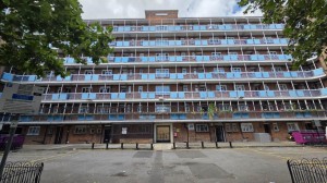 2 bedroom Flat for sale in London