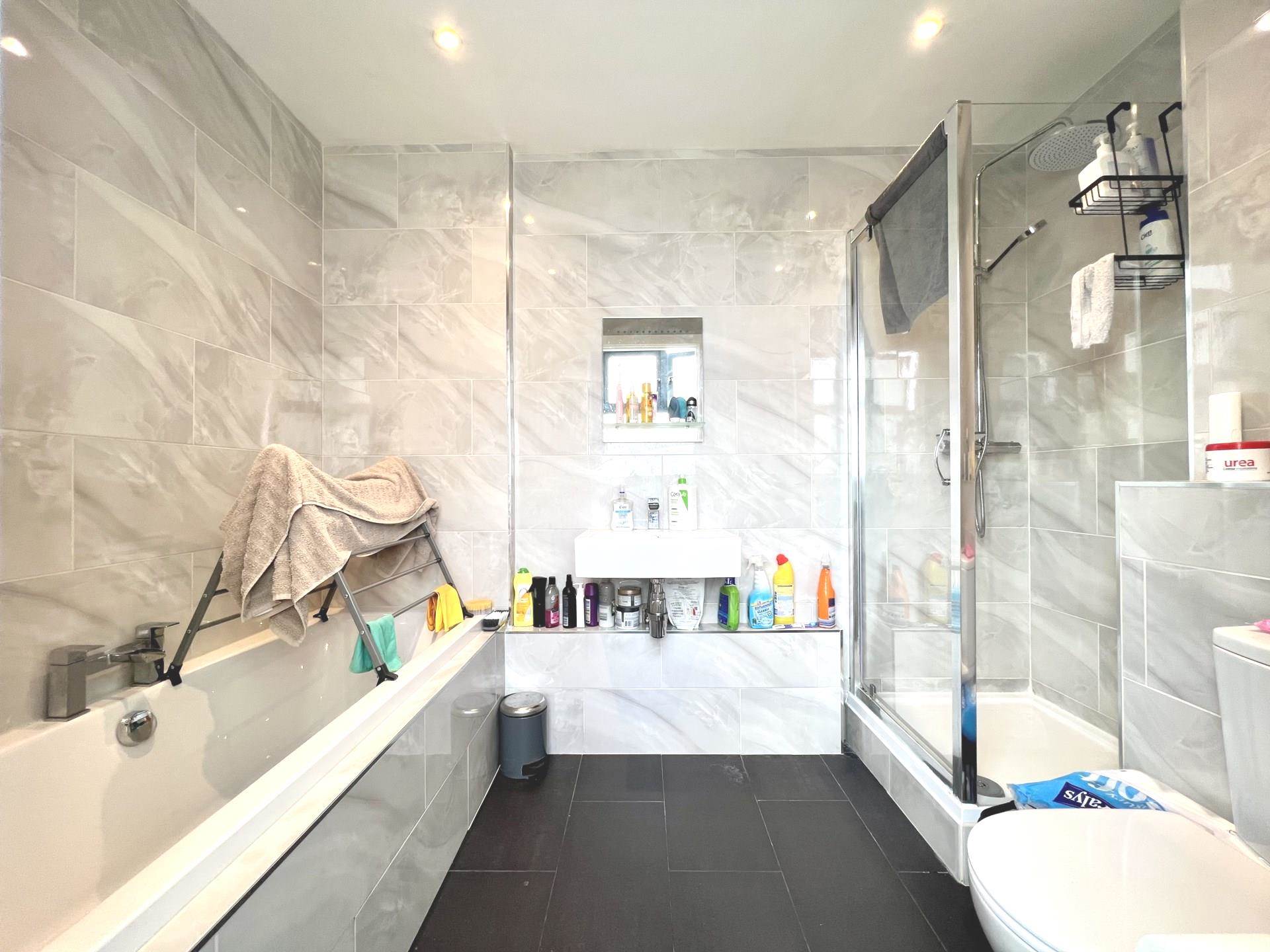 Additional Property Image 2 bedroom Flat for sale in London 8