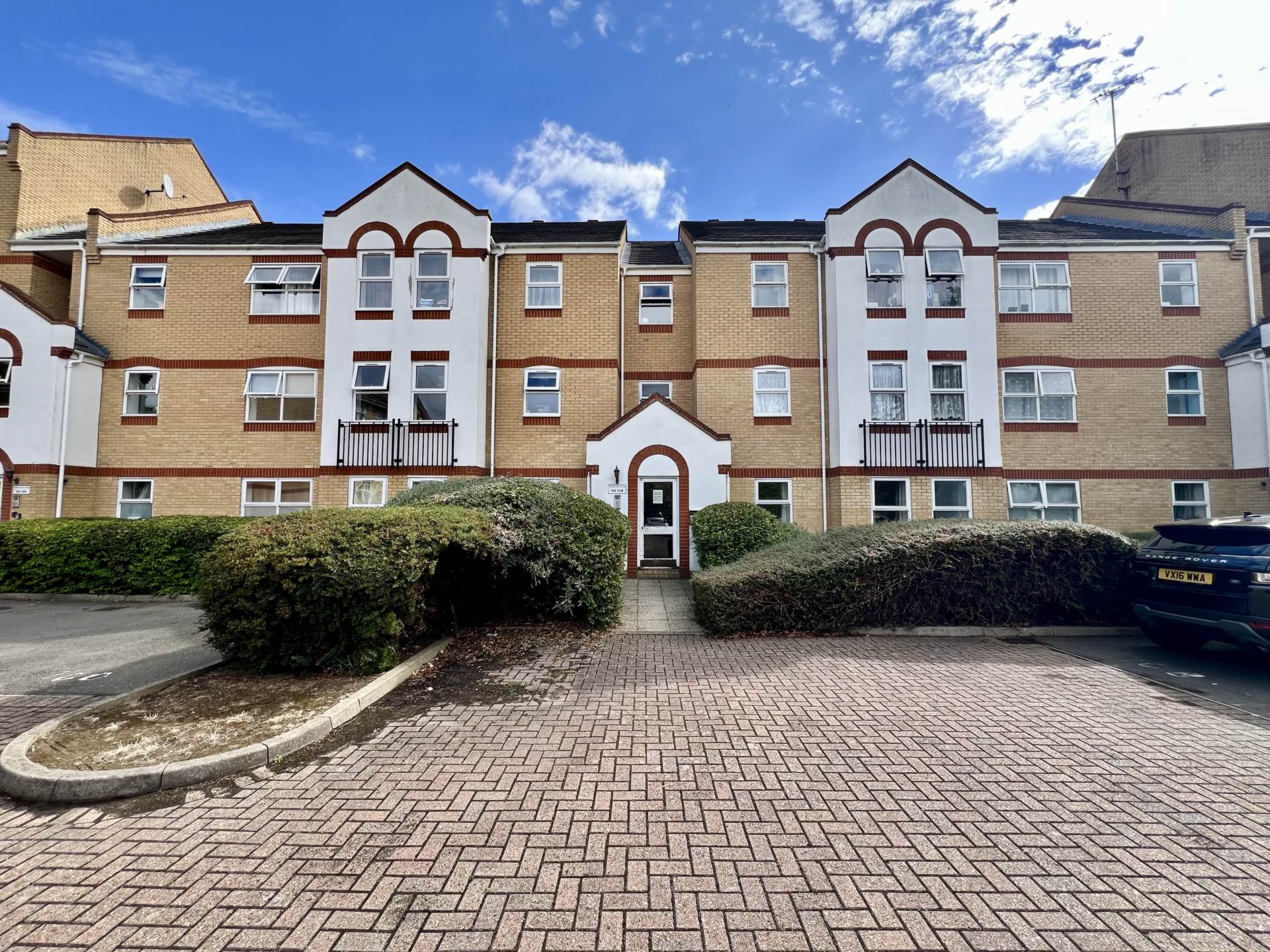 2 bedroom Flat for sale in London