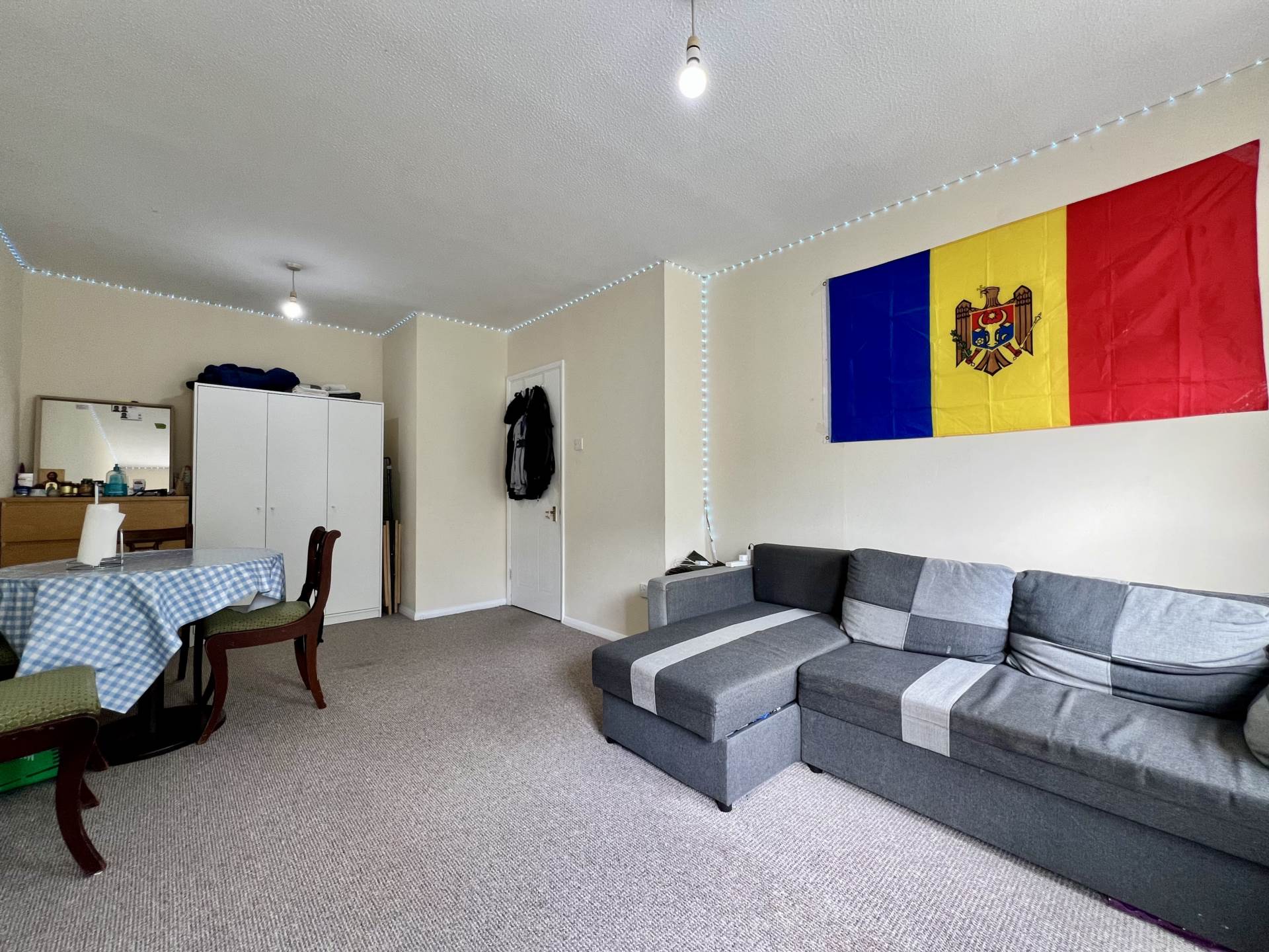 Additional Property Image 2 bedroom Flat for sale in London 8