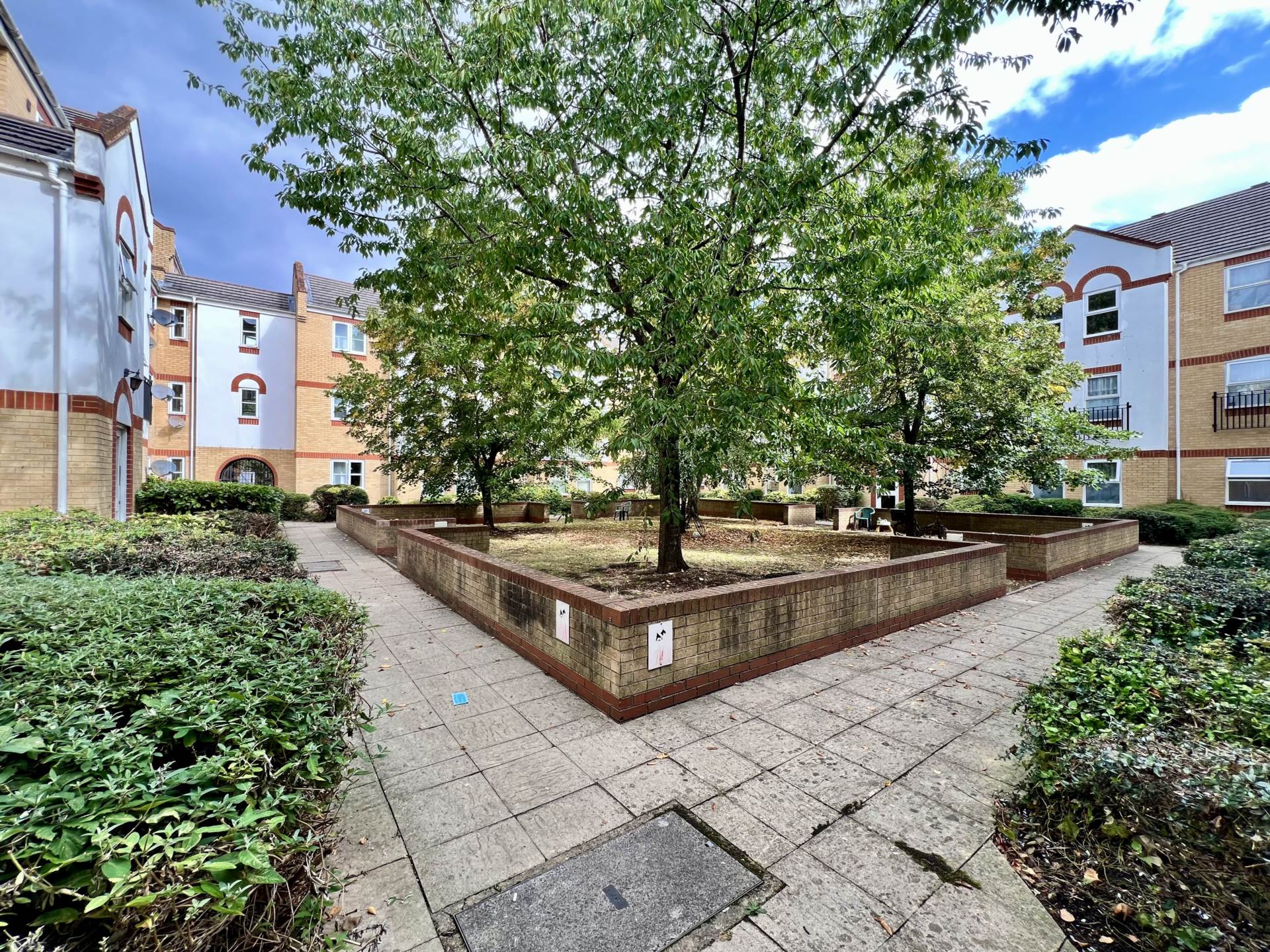 Additional Property Image 2 bedroom Flat for sale in London 9
