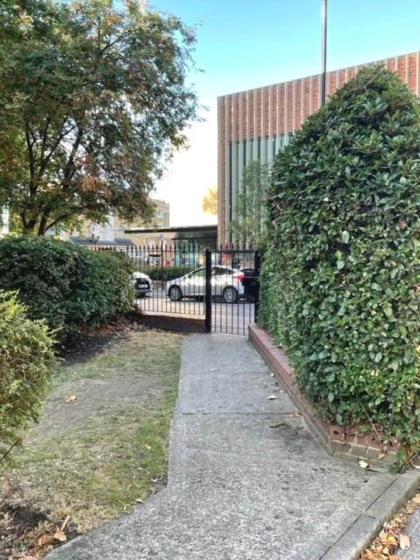Additional Property Image 2 bedroom Flat for sale in London 8